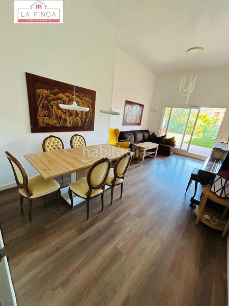 Foto 46774a92-e12f-4b40-ad87-dcb0e22d27ef. Alquiler dúplex vivienda 3 habitaciones, garaje y piscina en Málaga
