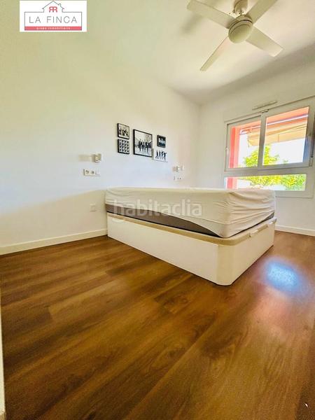 Foto cecaa69e-fe72-4d78-84e1-6f7ac8b0a193. Alquiler dúplex vivienda 3 habitaciones, garaje y piscina en Málaga