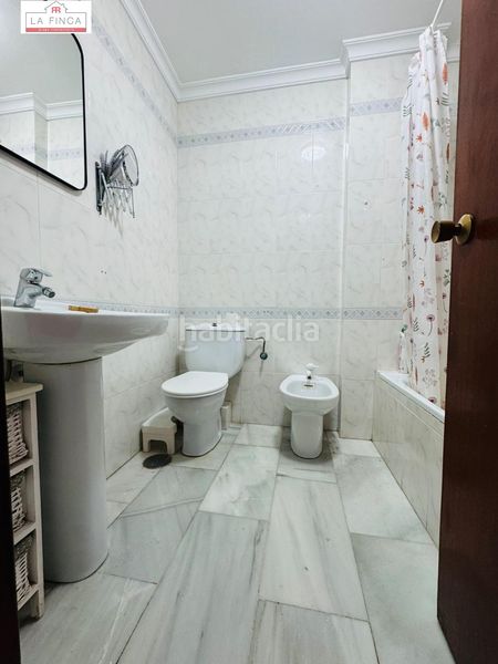 Foto ec2c5fdb-fad5-402b-bd2e-16973e297593. Casa aparellada a El Tomillar Torre del Mar