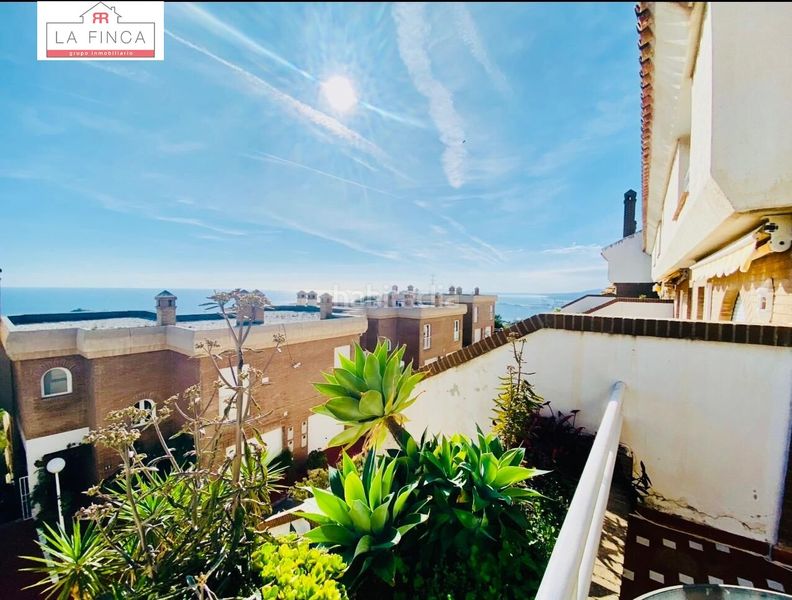 Foto 0673505a-4b65-4692-bd48-d214b7c8234b. Casa adosada impresionante adosado en pleno cerrado de calderón en Málaga