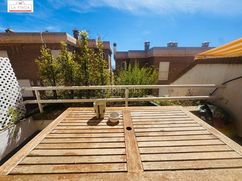 Foto fe717364-3891-4ae2-901b-2ec4c5acbdf8. Casa adosada impresionante adosado en pleno cerrado de calderón en Málaga