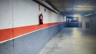 Aparcament cotxe  Carrer apolo xi. Garaje en el centro de benidom