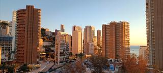 Estudi  Avenida del mediterráneo. Magnifico estudio reformado al lado del mar en benidorm