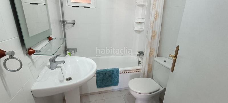 Foto 2c0f7e1c-505d-40c7-a558-a848733c5ddc. Apartament amb piscina a Playa Poniente Benidorm