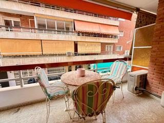 Apartament a Centro Urbano. Amplio apartamento de 4 dormitorios en el centro de benidorm, a