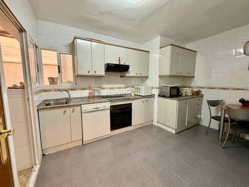Foto 2344c498-fa1e-4758-bc82-9b550c0376b3. Apartamento amplio apartamento de 4 dormitorios en el centro , a solo 150 metros del mar en Benidorm