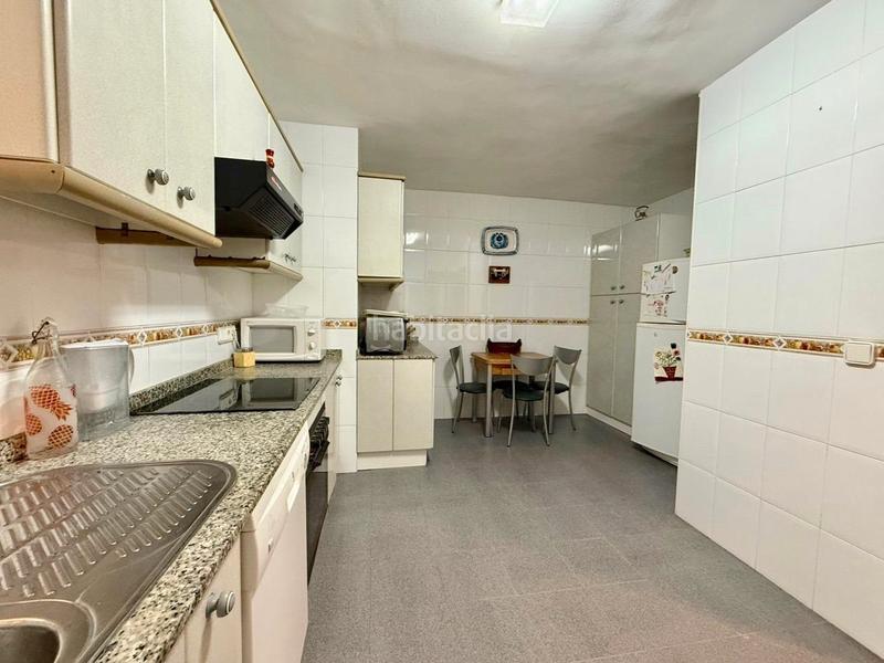 Foto 2fa4c0f4-a72c-4c3c-be70-052d2d634a40. Apartamento amplio apartamento de 4 dormitorios en el centro , a solo 150 metros del mar en Benidorm