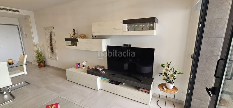 Foto 17b1e4df-ab0c-484f-b8a2-2596eeff0e41. Apartament amb calefacció aparcament piscina a Playa Poniente Benidorm