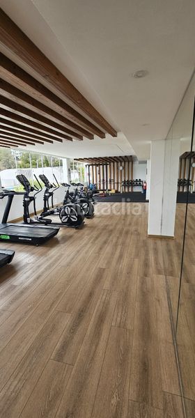 Foto f118f660-ad43-4b28-818a-f92961fbc8db. Apartament amb calefacció aparcament piscina a Playa Poniente Benidorm