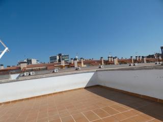 Pis a Barri del Centre. Duplex de 2 hab. mas estudio con terraza de 60 m y dos plazas d