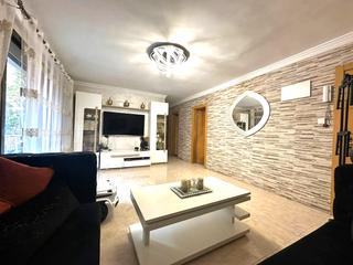 Appartamento in Ca n'Anglada. Piso totalmente reformado  de 3 habitaciones, cerca de la avenid