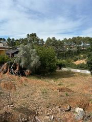 Terreno residenziale in Castellnou-Can Mir-Can Solà. Parcela urbana de 536 m² en can mir-a dos calles