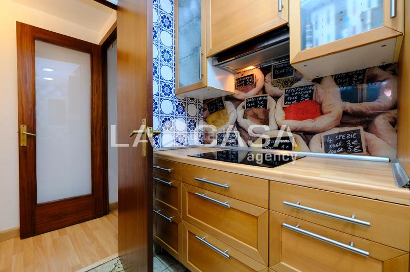 Foto 158bd789-c53d-4ee9-b966-d8bebfb269a4. Piso en Guinardó Barcelona