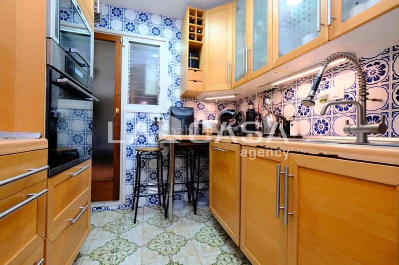 Foto 371ed936-e039-403b-8877-0370870a89df. Piso en Guinardó Barcelona