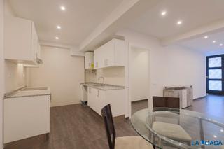 Planta baixa a Sants-Badal. Se vende piso