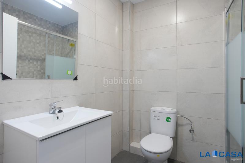 Foto 750b92dc-f09b-44d8-b3b5-b82c8a6f5d54. Piano terra in Sants-Badal Barcelona