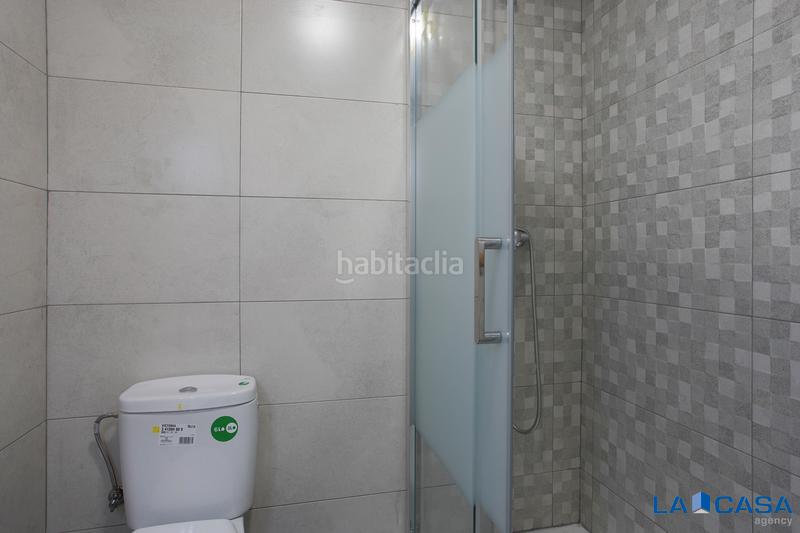 Foto 9abf497c-788e-4360-a97d-1adc397a3975. Piano terra in Sants-Badal Barcelona