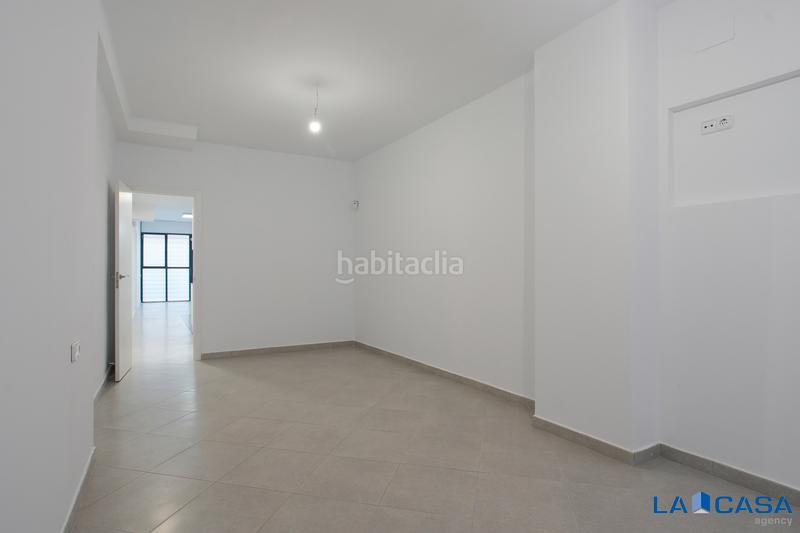 Foto c4bd74a7-07a7-46fb-8af2-30255d171bcf. Piano terra in Sants-Badal Barcelona