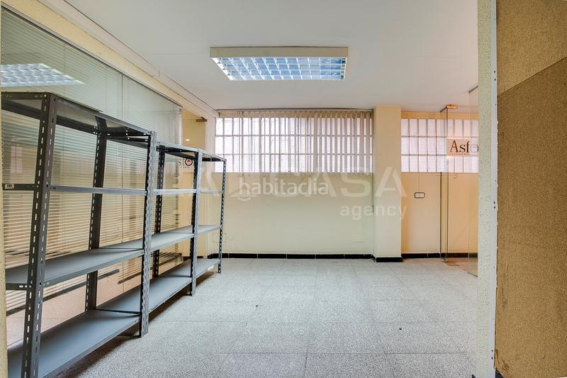 Foto 0fc8ee34-1690-4b33-8f33-b9a534a7b310. Local commercial dans La Gavarra Cornellà de Llobregat