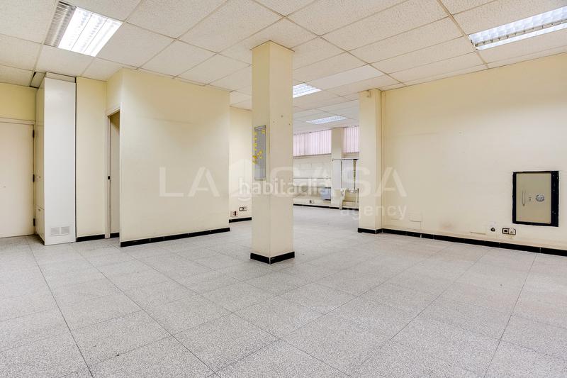 Foto e5b053dc-0de3-4818-98dd-b41f51af4a57. Local commercial dans La Gavarra Cornellà de Llobregat
