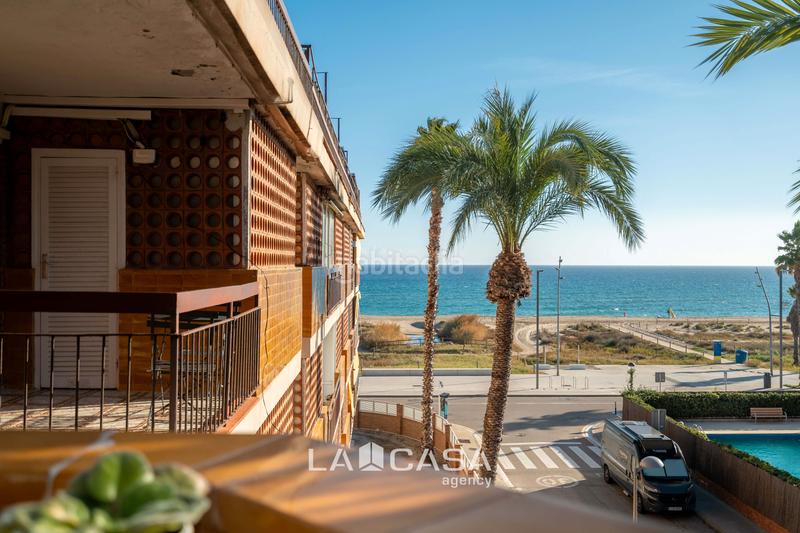 Foto 5118de88-3754-41b2-b136-1ed5dd7bf71b. Dachwohnung mit parking pool in Baixador Castelldefels