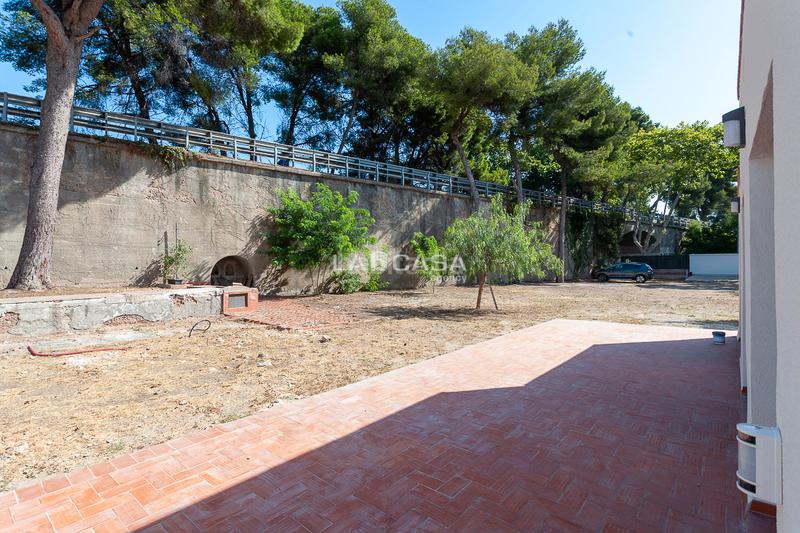 Foto bfee247f-3f2c-4b94-b809-f04c1bc144e2. Casa en Baixador Castelldefels