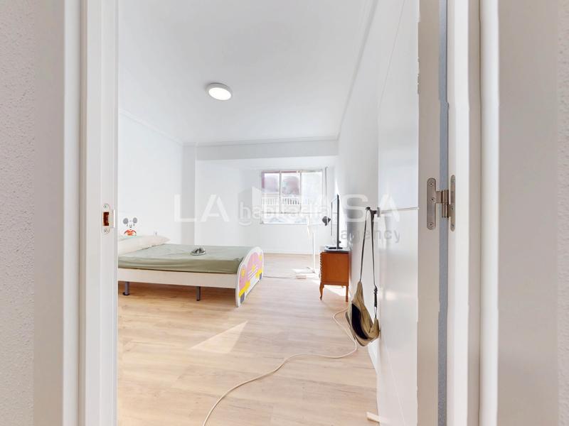 Foto 1f2cff42-3060-40d1-9755-5214b1a0ca9a. Piso en Natzaret Valencia