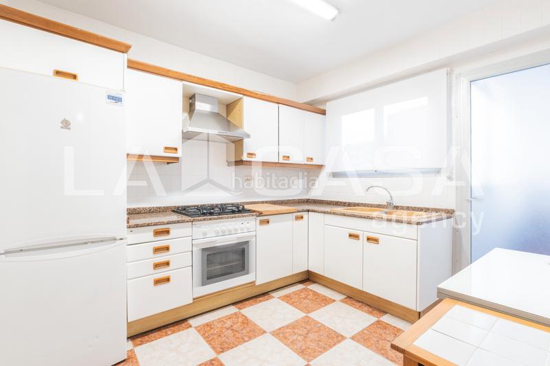 Foto 0caddf84-43ad-4a5d-982a-01f856e3cbf9. Flat with heating in Albors Valencia