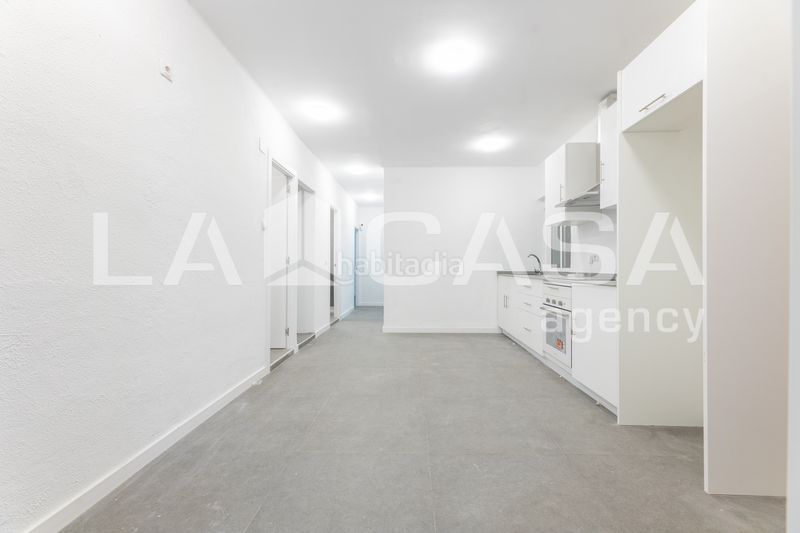 Foto 0c30fd4f-68ff-44cf-8594-e0ace2e2f383. Piso en Torrefiel Valencia