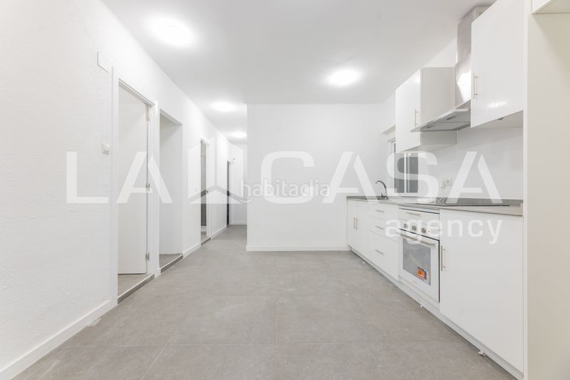 Foto 388c66ab-05af-47d3-98fe-ff739ae2ce30. Piso en Torrefiel Valencia