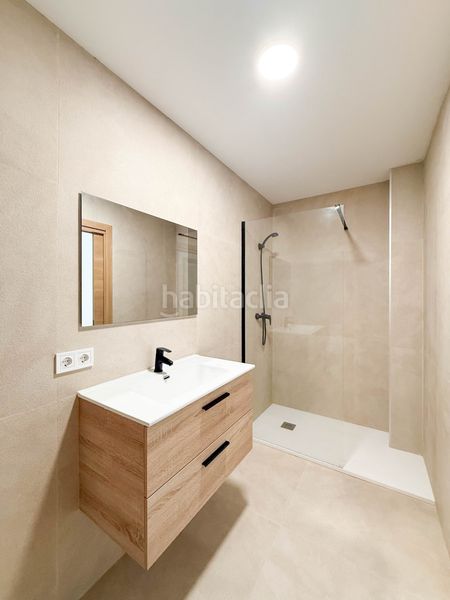 Foto 3ab1d6d0-47d7-4bce-a39e-1df248804560. Planta baixa a Natzaret Valencia