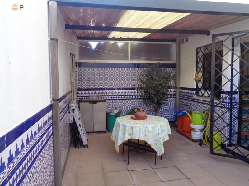 Foto c28e211c-d0d7-4f4b-85f1-58c7df6a14fc. Casa con parcheggio in Poniente-Norte - Miralbaida - Parque Azahara Córdoba