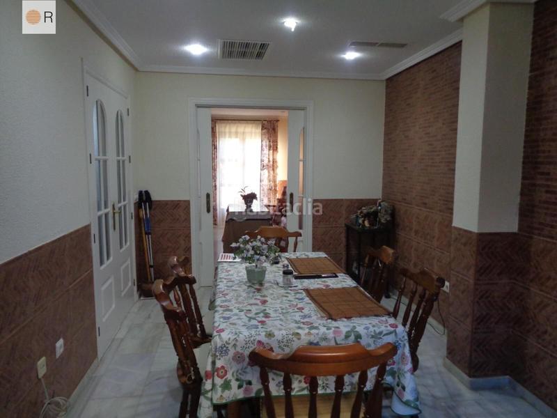 Foto c76e0dfe-0af1-4eb4-b708-0d865e2d746c. Casa con parcheggio in Poniente-Norte - Miralbaida - Parque Azahara Córdoba