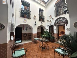 Casa in Casco Histórico  - Ribera - San Basilio. Casahostal en venta junto a la mezquitacatedral de córdoba  zona