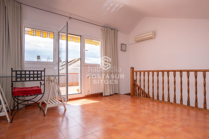 Foto d1bc88bc-f393-40d2-841c-b4c8f00bc41e. Casa aparellada amb xemeneia calefacció aparcament a Sant Pere de Ribes