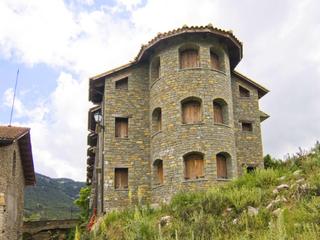 Casa en Valle de Lierp. Casa torren con parcela 3000m valle de lierp.