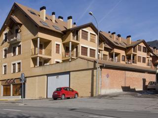 Local commercial à Campo. Local comercial en venta en el centro urbano de campo ribagorza