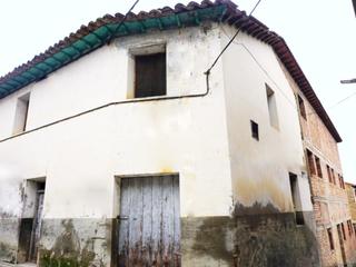 Casa a Capella. Edificio en el centro de capella