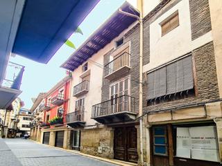 Casa a Graus. Gran casa señorial en el casco antiguo de graus  ribagorza