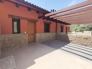 Casa in Puebla de Castro (La). Adosado 7 urbanizacion mirador de barasona