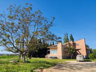 Casa  N/a. Gran casa independiente con finca en venta  binefar