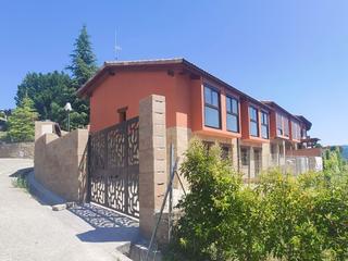 Casa  N/a. Chalet adosado urbanización lago barasona