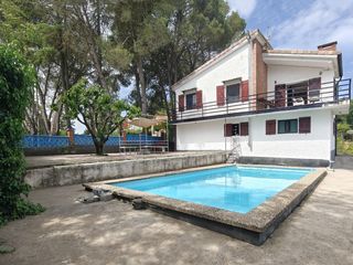 Casa  Calle juan soler lama. Chalet con piscina en venta en urbanización barasona