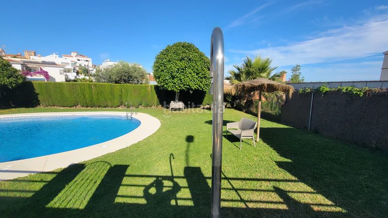 Foto 152fada2-35fb-41cd-acf8-0f712549e55b. Casa aparellada amb aparcament piscina a Chilches