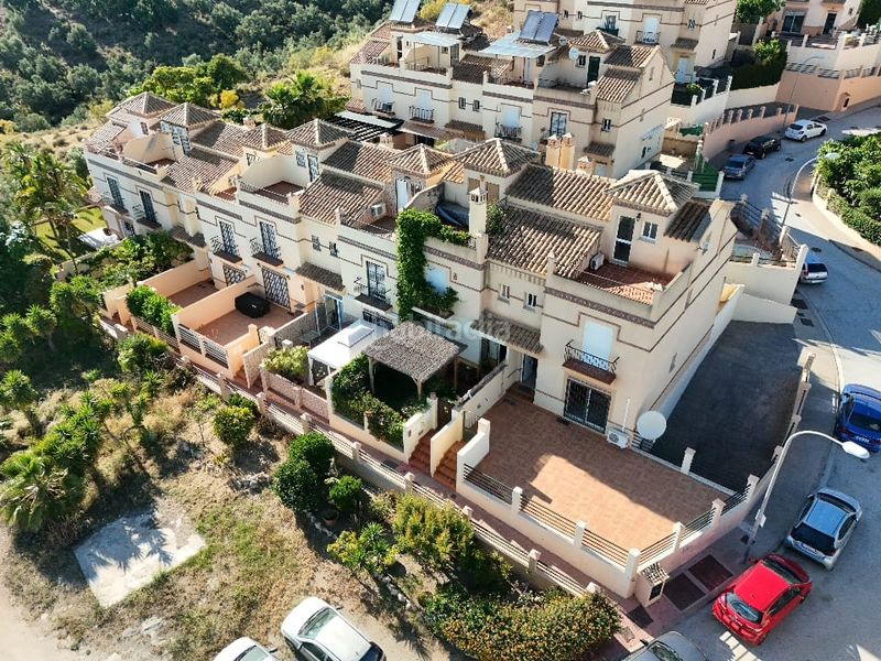 Foto d6808ae7-1826-4105-a015-668e095e020c. Casa aparellada amb aparcament piscina a Chilches
