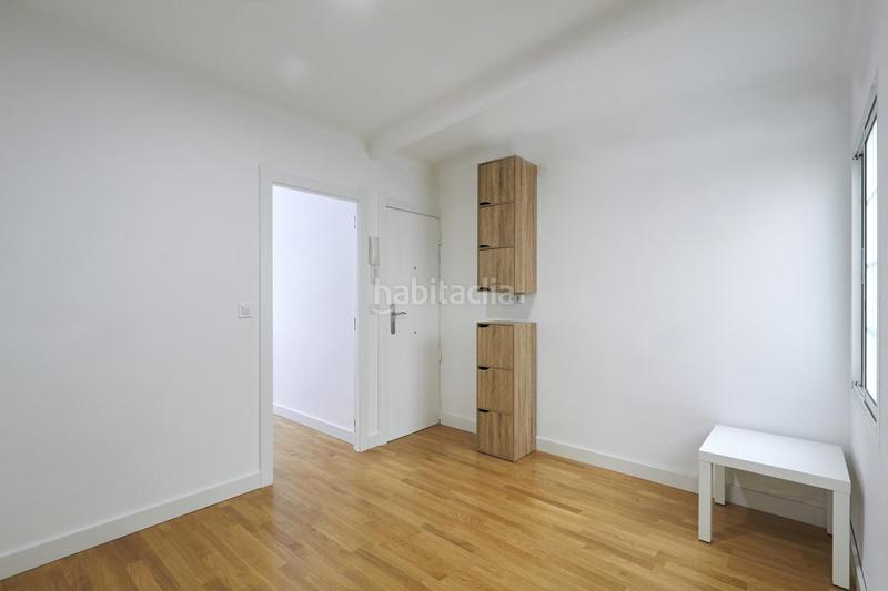 Foto 45a7e693-3b76-4f42-b039-5392fcf8b0d7. Piso acogedor piso reformado a estrenar en canyelles ideal para parejas o inversión en Barcelona