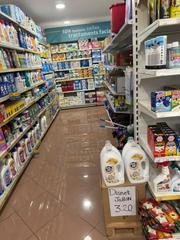 Traspàs Local Comercial  Carrer de rocafort. Local en funcionamiento en traspaso