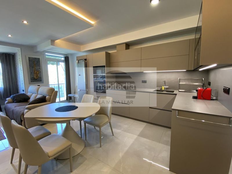 Foto cdacb2d8-d60e-48ec-b30a-c2daf4e82f82. Pis a Barceloneta Barcelona