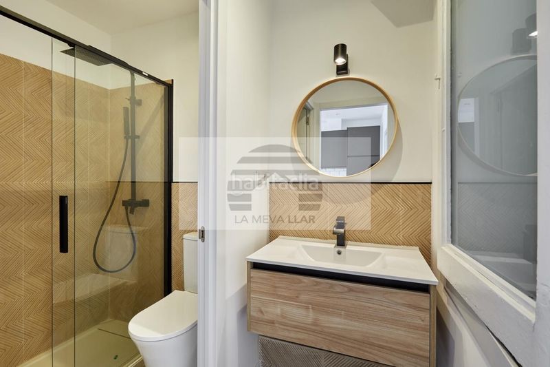Foto ad6140af-9b71-4302-b850-1cb4185d0a3a. Pis a Raval Barcelona