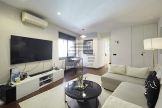 Flat  Nou de la rambla. Amplio piso para entrar a vivir !
